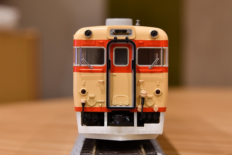 続いてKATO HO キハ65用スカート 先頭専用になりますが、連結器横の