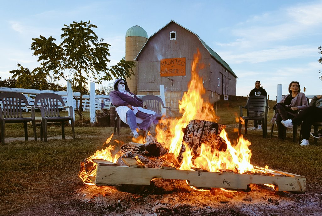 Two weekends left for spooky family fun here at Timber. The bonfire is roaring, the Haunted Hayride is rolling and the Haunted Barn is delivering scares. Don't let the most boo-tiful season pass you by — https://t.co/E7i4PRuK7h https://t.co/p6qOoMNX9u