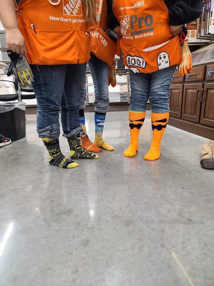 Shaw1Natisha's tweet photo. Happy Pro Tuesday everyone. #protuesday #sockwars @JohnGar22539201 @BobPold @Charity5775 @DaleRodney1 @NathanMcAleese https://t.co/Q9sprZ8ch8