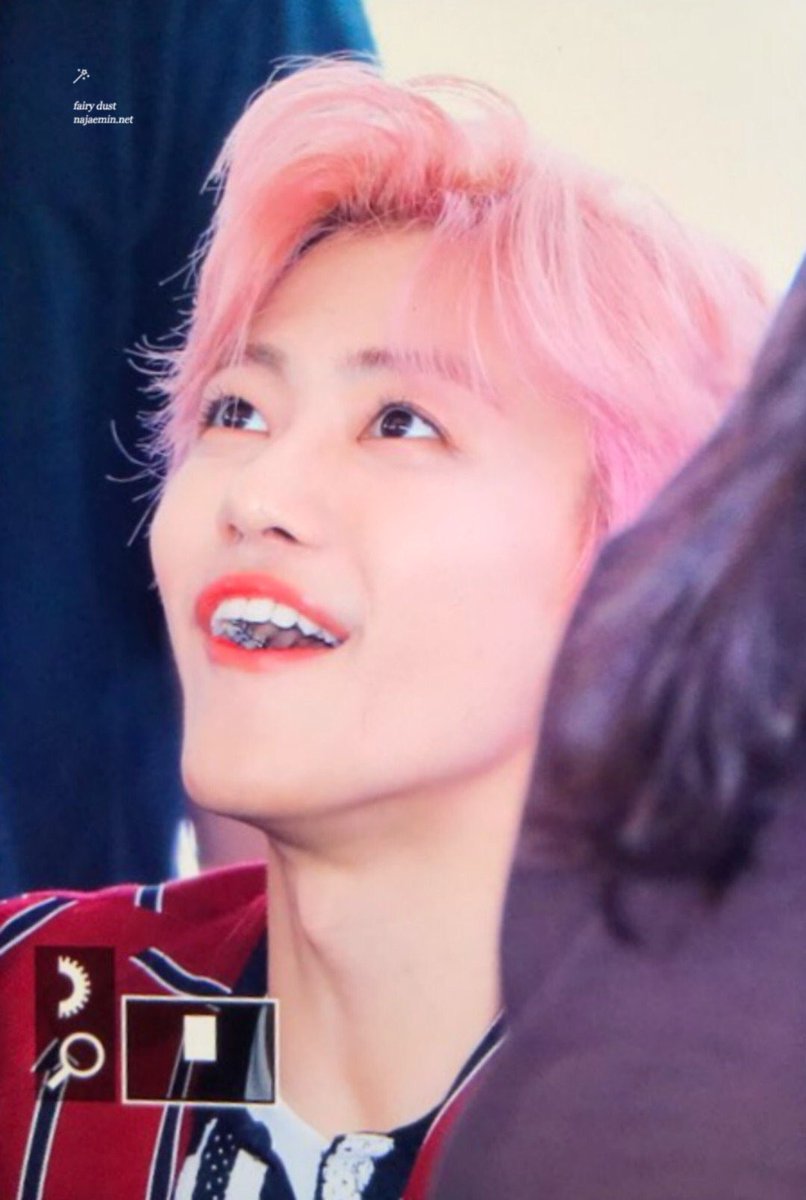 น้องแจมินกับเหล็กจัดฟันข้างในเห็นทีไรก็อุ๋งอิ๋งในใจ มันแบบกาตุ่ยใส่เหล็กจัดฟัน น้องค้าบบบ;—;