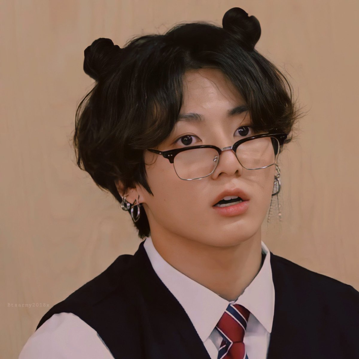 btsarmy2018x's tweet photo. Jungkook with spacebuns and glasses🥺 https://t.co/TmSZJkyctt