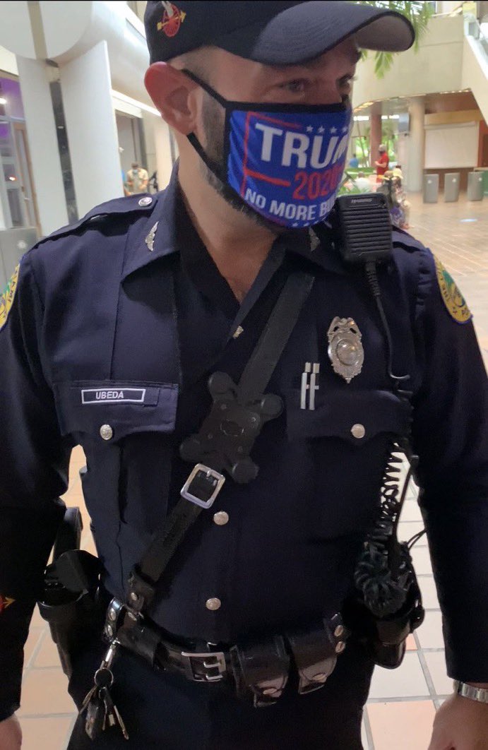 Daniel Ubeda, a cop for @CityofMiami, was in full uniform with badge and gun wearing his Trump mask inside of a polling location.
Ubeda should face consequences immediately for doing this while getting paid by tax payers. https://t.co/75M13xdo4F