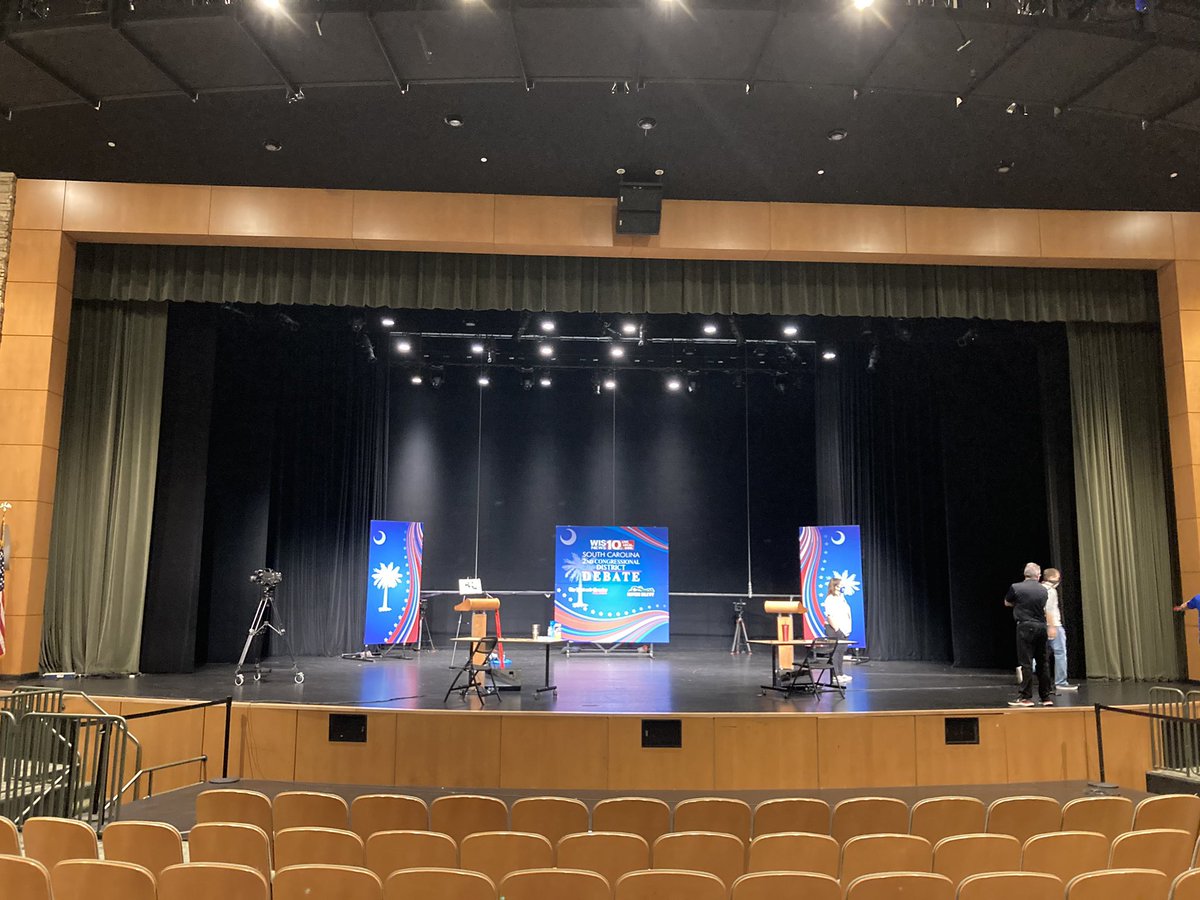 LucasClamp's tweet photo. Center for Law and Global Policy Development and Media Arts collaborate @LexingtonOne working with WISTV and the Post and Courier to host the US Congressional Seat 2 debate @RBHSGators. Our students will be operating cameras and moderating questions for the candidates. https://t.co/GNoZHMi6LI