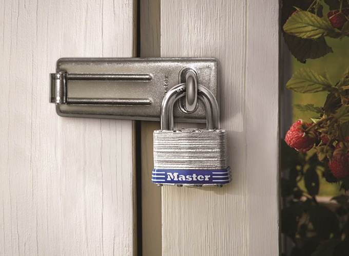 MasterLockUS's tweet photo. It’s #CrimePreventionMonth.
Protect your property and belongings with a Master Lock Laminated Padlock; providing maximum strength and reliability for indoor and outdoor environments.  Shop our wide selection: https://t.co/BgdXnhfq6K
#padlock #MasterLock https://t.co/UzM3eJL8r8