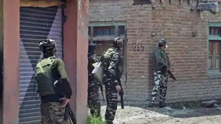 In Indian illegally occupied Jammu and Kashmir, Indian troops in their fresh act of state terrorism martyred four more youth in Shopian and Pulwama districts #KashmirBleeds #Kashmirilivesmatter