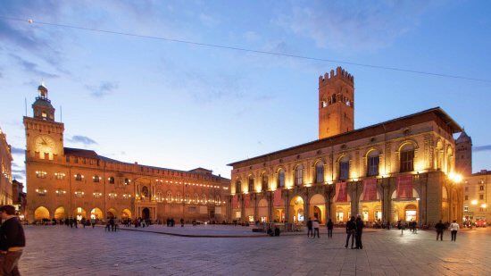 PIAZZA MAGGIORE, BOLOGNA_PIAZZA MAGGIORE SQUARE, BOLOGNA 🇮🇹 SCUOLAZZURRI.COM                     .
#piazzamaggiore #Bologna #Romagna #beautiful #Italianarchitecture #italianhistory #Italytravel #travel #Italy #culture #picoftheday