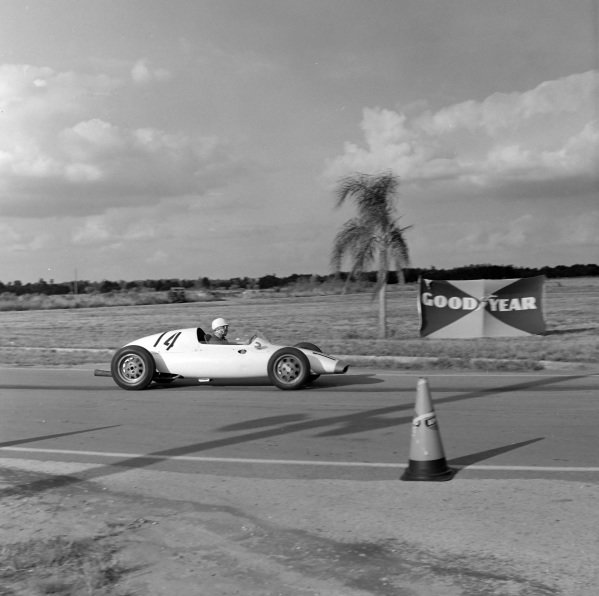 Today's Driver of the Day is Alessandro de Tomaso 🇦🇷🇮🇹(1928-2003).
De Tomaso was the founder of the Italian sports car company De Tomaso, before that he raced in #F1 & the Le Mans 24 Hours. He won his class in the '58 #LeMans24 in an OSCA S750!
More➡️
https://t.co/K2Wk3Mkkwj⬅️ https://t.co/b7DoDomkmn