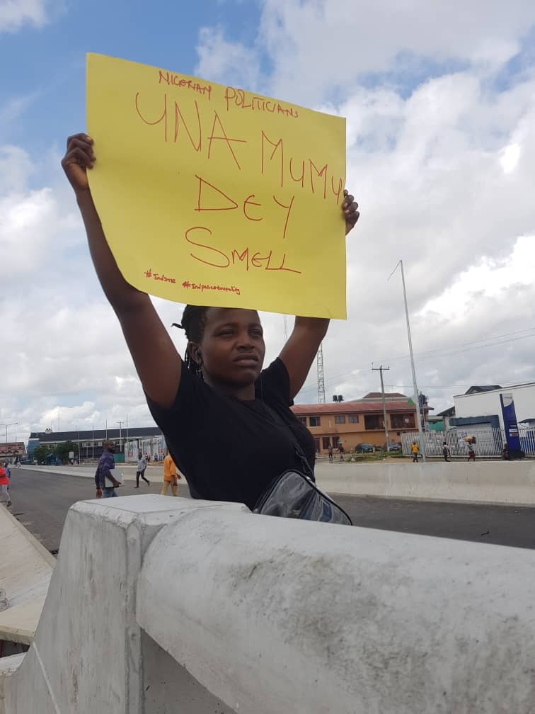 StMercy_'s tweet photo. Mumu wey dey smell 🤧 #PortHarcourtEndSARSProtest #EndSARS https://t.co/1CQq42ERRQ