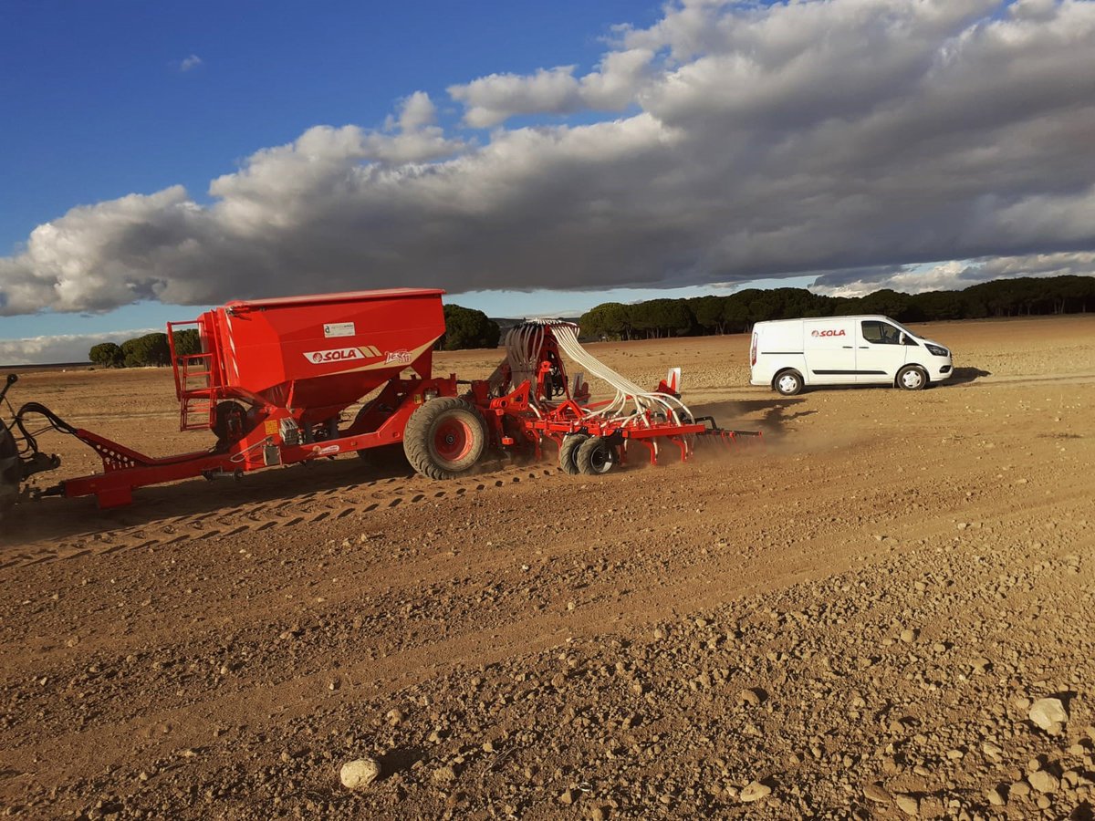 ✅Nuestro SAT nos manda estas fotos de la puesta en marcha de una #VESTA-2813 de 7 metros #combinada 
👉🏼Con nuestro distribuidor AGRICOLA ANTON.
📌En #Valladolid