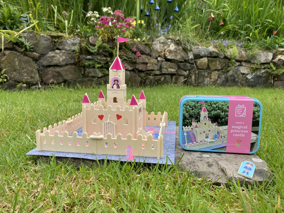 presentmill's tweet image. NEW Magical Princess Castle! 

This lovely tin includes wooden pieces to build a castle with opening drawbridge, princess, prince, unicorn, stepping stone garden and stickers to decorate.

Once the building is over your little ones can have a go at the Princess quiz included!