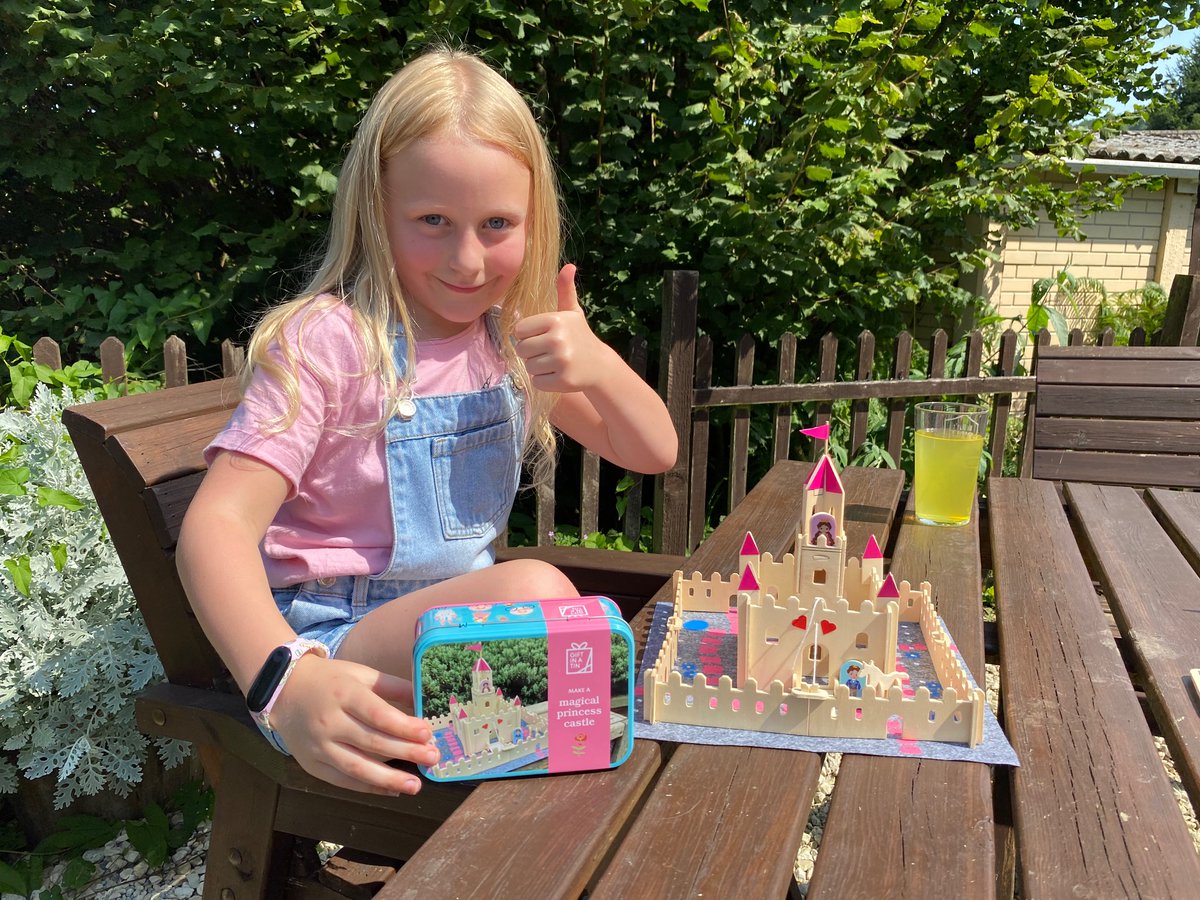 presentmill's tweet image. NEW Magical Princess Castle! 

This lovely tin includes wooden pieces to build a castle with opening drawbridge, princess, prince, unicorn, stepping stone garden and stickers to decorate.

Once the building is over your little ones can have a go at the Princess quiz included!