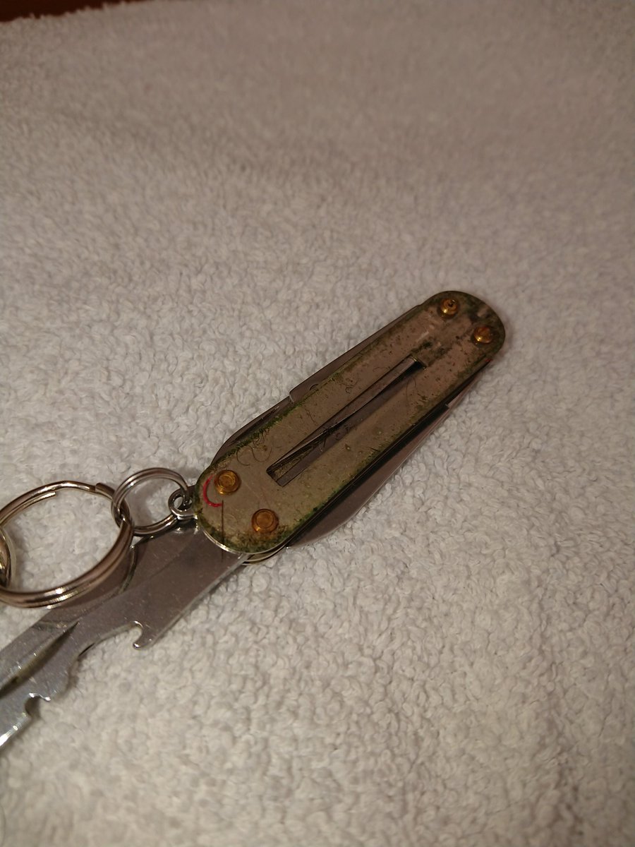#myvictorinox
#rambler
ひまだったのでメンテナンスでもと思ったのだが...
手元に道具がなくてプチお掃除して終了。 https://t.co/XaVZXWgOR2