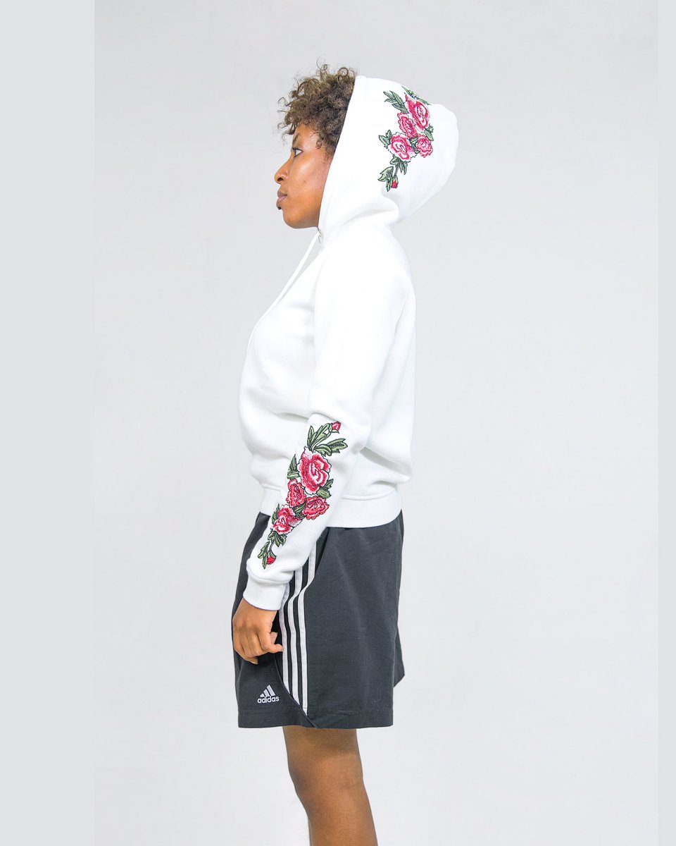 IcietM's tweet photo. CampusNewEra™️ 

Redefining Style And Attitude For Everyone Everywhere And Particularly YOU ! 
-
#sevensisters roses 🌹 embroider white hoodie 
Size : M
-
@adidas black striped short 
Size : XL
-
Whole fit price : 15000Fcfa 🌺

Photographed 📸by : @ALEXIS___TAO 

CampusNewEra™️ https://t.co/YUxRPRCXFd