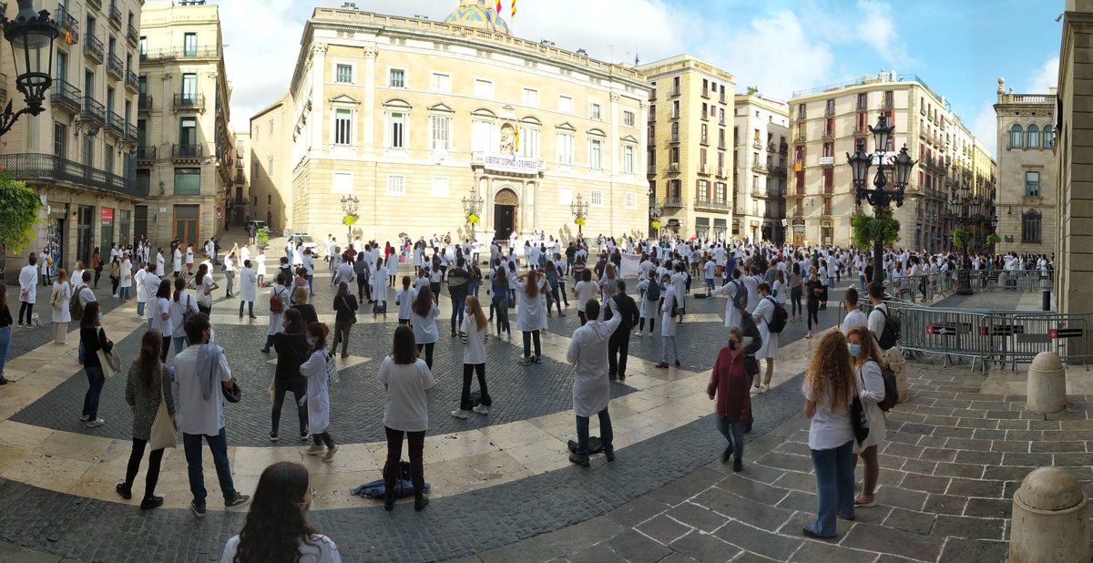 Metges de Catalunya (@metgescatalunya) on Twitter photo 👩⚕️👨⚕️👩⚕️👨⚕️📢
Les joves bates blanques omplen la Plaça de Sant Jaume.
Bravo <a href="/vagaMIRsCat/">Vaga MIR Catalunya</a> 👏👏👏✊ 👩⚕️👨⚕️👩⚕️👨⚕️📢
Les joves bates blanques omplen la Plaça de Sant Jaume.
Bravo <a href="/vagaMIRsCat/">Vaga MIR Catalunya</a> 👏👏👏✊