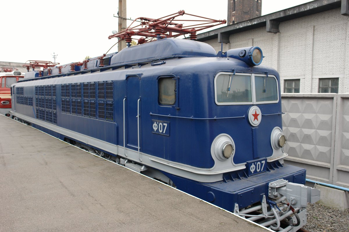14/ The class 6Y2 were in fact based on Alstom's F class designed for export to an equally-curious Soviet Union, which promptly also abandoned 3kv DC for 25kv AC for most new projects. By 1990 each current constituted half of the electrified mileage, carrying 60% of total traffic