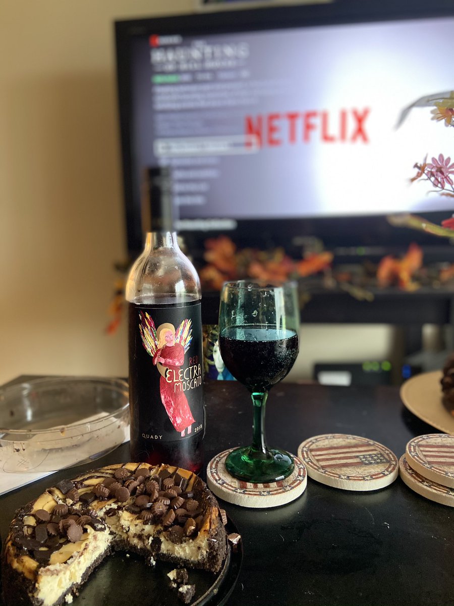 R0LL1NGC0AL's tweet image. #winetime #hauntedvibes