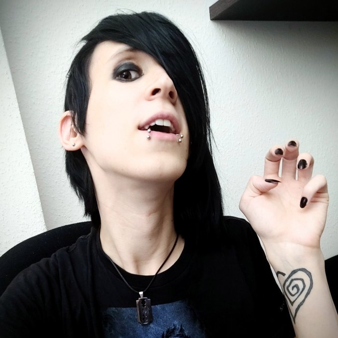 How Rawr is my new profile pic? xP #emo #tgirl #trans #ts #snakebites https://t.co/wvdCU8CMuk<a href="/tag/emo"class="tags">#emo</a><a href="/tag/tgirl"class="tags">#tgirl</a><a href="/tag/trans"class="tags"><span>#trans</span></a><a href="/tag/ts"class="tags"><span>#ts</span></a><a href="/tag/snakebites"class="tags"><span>#snakebites</span></a>