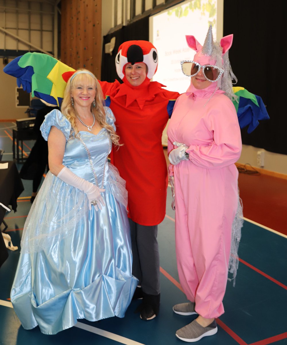 KateSellin's tweet image. #BookWeek2020 assembly is done! #LibraryTeam #ThelmaTheUnicorn #AaronBlabey