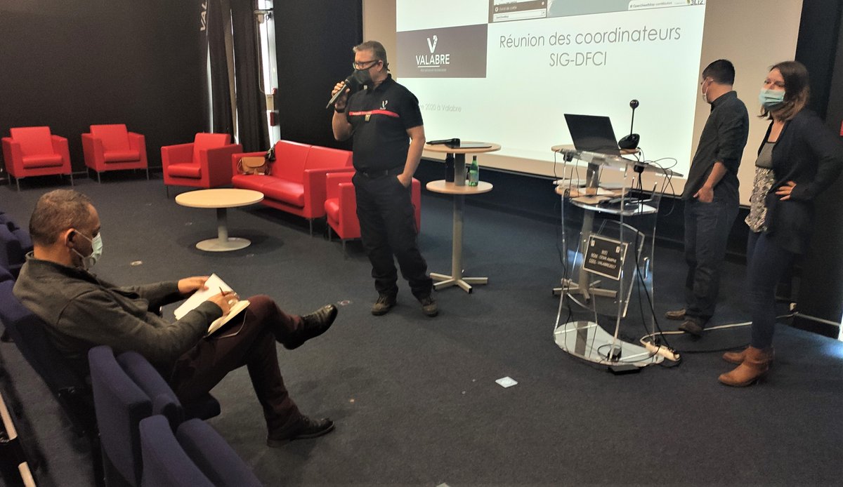 EntenteValabre's tweet image. Réunion des coordinateurs(trices) #SIG #DFCI à Valabre avec le Pôle Nouvelles Technologies pour faire le point sur les développements de la SIG DFCI,  une base de données pour référencer et partager les équipements des massifs pour les 15 départements de @EntenteValabre #DPFM