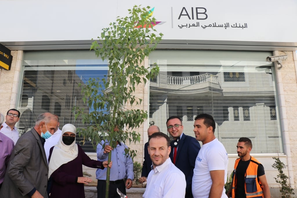 ArabIslamicBank's tweet photo. البنك الإسلامي العربي يشارك بحملة تشجير شوارع مدينة الخليل
لقراءة الخبر كاملاً: https://t.co/iAluawpXsx
#الخليل #البيئة #البنك_الاسلامي_العربي #AIB https://t.co/uYfjShuDTK