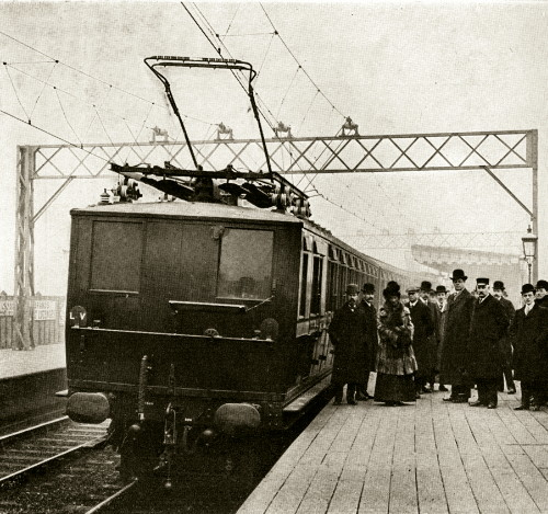 12/ Actually the UK was simply reverting to a path not chosen. During the Edison-Tesla war, each side had equipped large numbers of lines with DC/AC. London Brighton & South Coast, and the Midland Railway, both chosen 6600v AC in 1908-9. It was too radical, and low-v DC prevailed