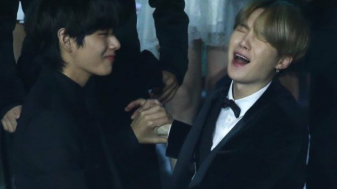 chucklesbts's tweet photo. taehyung: *initiates physical affection with yoongi*
yoongi: i don't like it, but do it again https://t.co/gA6e7qbD4o