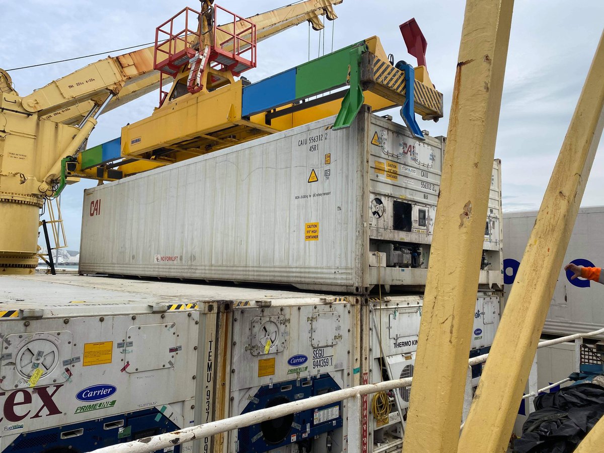 Hammond_Agency's tweet photo. Lovely shots of the Schweiz Stream arrival today (formerly Schweiz Reefer) @Port_of_Dover for discharge of bananas, pineapples and limes. Lots of effort and teamwork to get these vessels in and turned around...#PODCL #pilots #teamwork #keyworkers #Seatrade #stevedores #agent π https://t.co/iuhjdozc7a