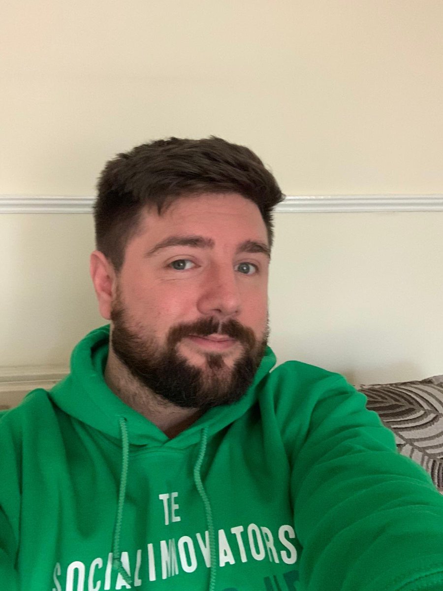 SapphireMcCalla's tweet photo. Thank you @NALW for our #linkworkerday2020 #prize! We have the amazing @Dan_Chalmers89 who is our PCN Clinical Pharmacist, sporting the hoodie, looking good in green Dan π Itβs all about Social Innovation, powering up community wellbeing & a holistic approach at @PHPPCN https://t.co/g30gXf58dz