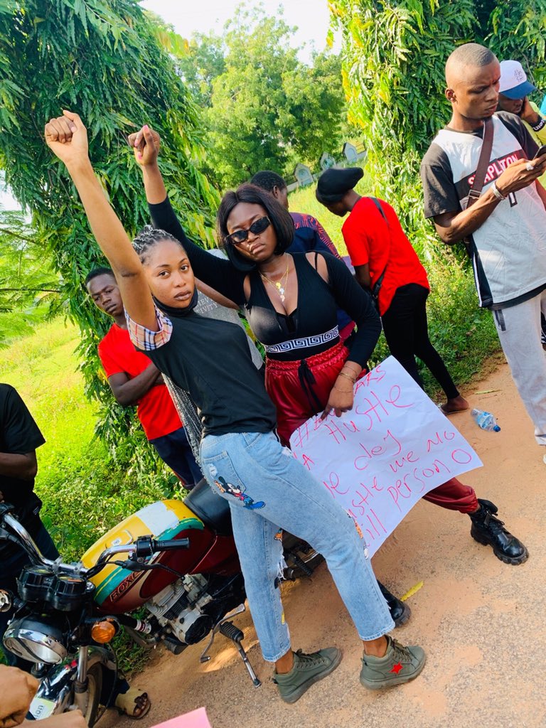 QueenBello11's tweet photo. #Nassarawaprotest #LafiaProtest #EndPoliceBrutalityinNigeraNOW #EndSARS #EndBadGoveranceInNigeria #EndPoliceBrutalityinNigera #EndSarsNow https://t.co/pXsH4I2y34