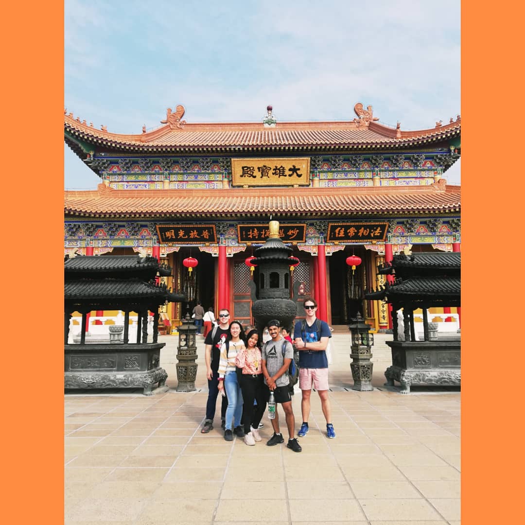 InternChina's tweet photo. This week's special #throwback goes to last November's cohort from @Swinburne, who did their internships in Zhuhai! They also got to do some amazing activities, just like this visit to the Jintai Temple, located at the south foot of Huangyang Mountain. https://t.co/USFQGyLfvZ