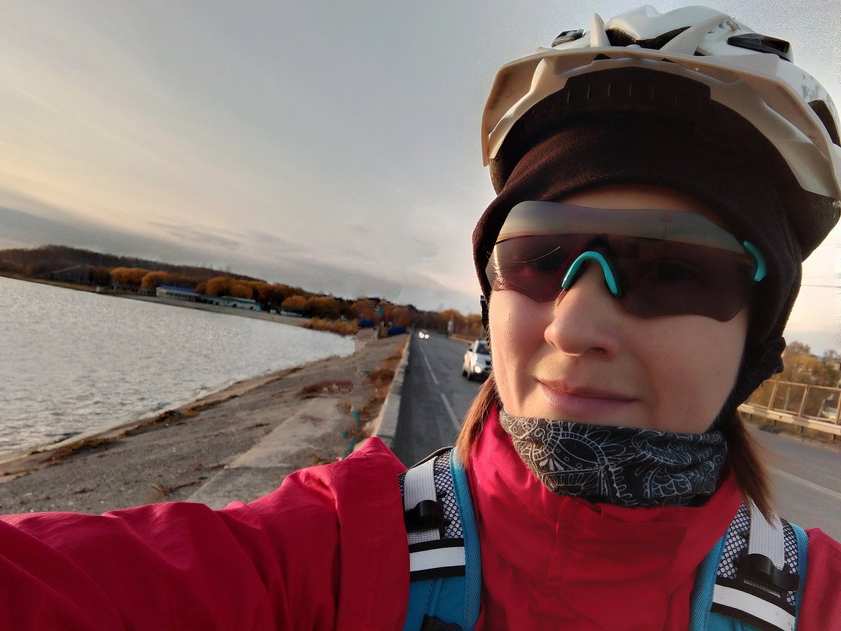 velochel's tweet photo. Анастасия Ивановская: "В воскресенье закрыла теплый велосезон. Дай, думаю, присоединюсь к Velochelовской  покатушке вокруг Шершней, глядишь - маршрут новый узнаю, на людей посмотрю, в хорошей компании проедусь, а то всё сама по себе разъезжаю." Далее: https://t.co/fMfzR8uZWG https://t.co/DEbyxIsIRV
