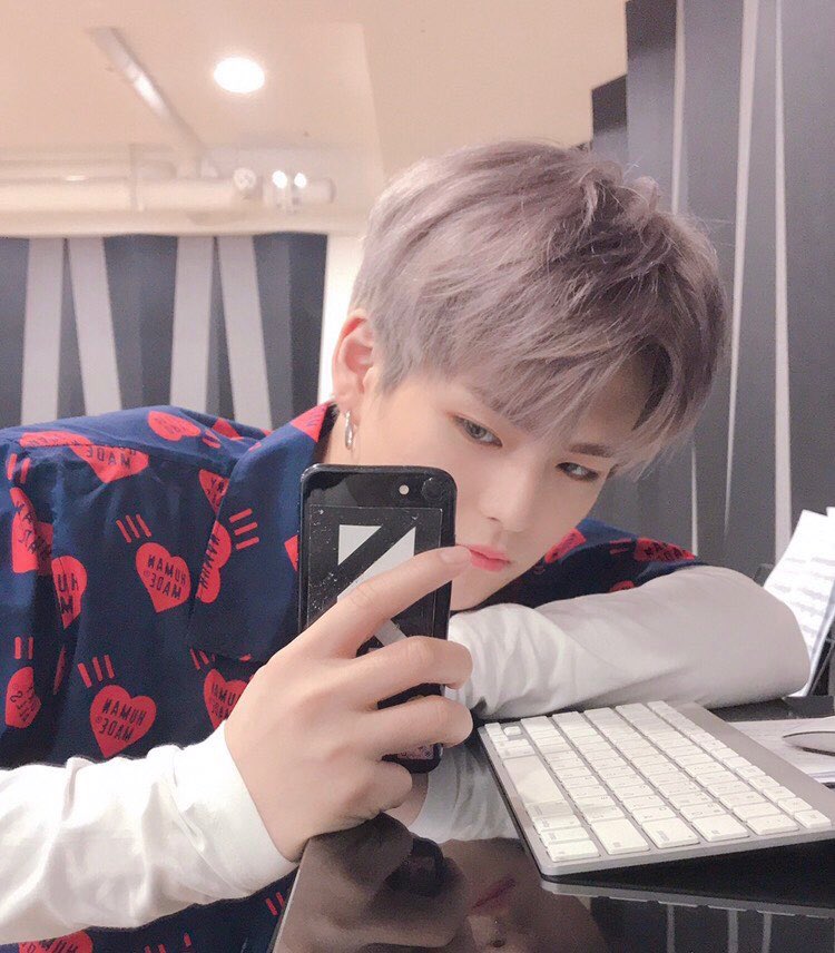 yeeEESS king of mirror selfie