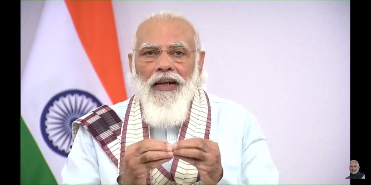 sarcaster_'s tweet image. Chalo ishq ladaye, chalo ishq ladaye sanam #ModiAt6 #Modi