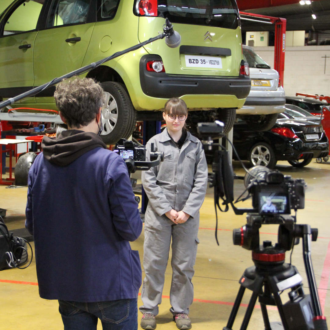 lajoliverie's tweet photo. Réalisation d'un film de l'École des Métiers de l'Automobile du Groupe PSA aujourd'hui à la Joliverie.
Un module proposé aux bac pro et BTS Maintenance des Véhicules qui débouche sur une qualif. reconnue par le @GroupePSA en partenariat avec @education_gouv #EMAPSA @withinprod https://t.co/aLVeNh1VKw