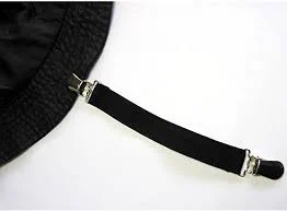 @UmeBC 帽子クリップを使ってイヤホンを耳たぶに止めたらええねん。 