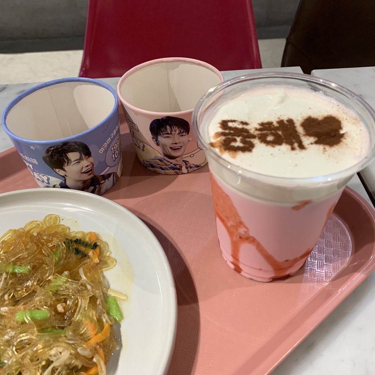 最後のカプホ貰ってきました❤
特典が豪華すぎる😭

素敵な企画ありがとうございました♪
急遽追加された、装飾も可愛かったです😊

♥Thank   you♥

<a href="/haebro19861015/">HaeBro!</a> 様
<a href="/creamofocean/">CreamOfOcean_0415</a> 様
<a href="/tigcafe/">𝐓𝐈𝐆 𝐂𝐀𝐅𝐄</a> 様

#HAPPY_DONGHAE_DAY
#세상에서아름다운보석기_동해야_생일축하해요