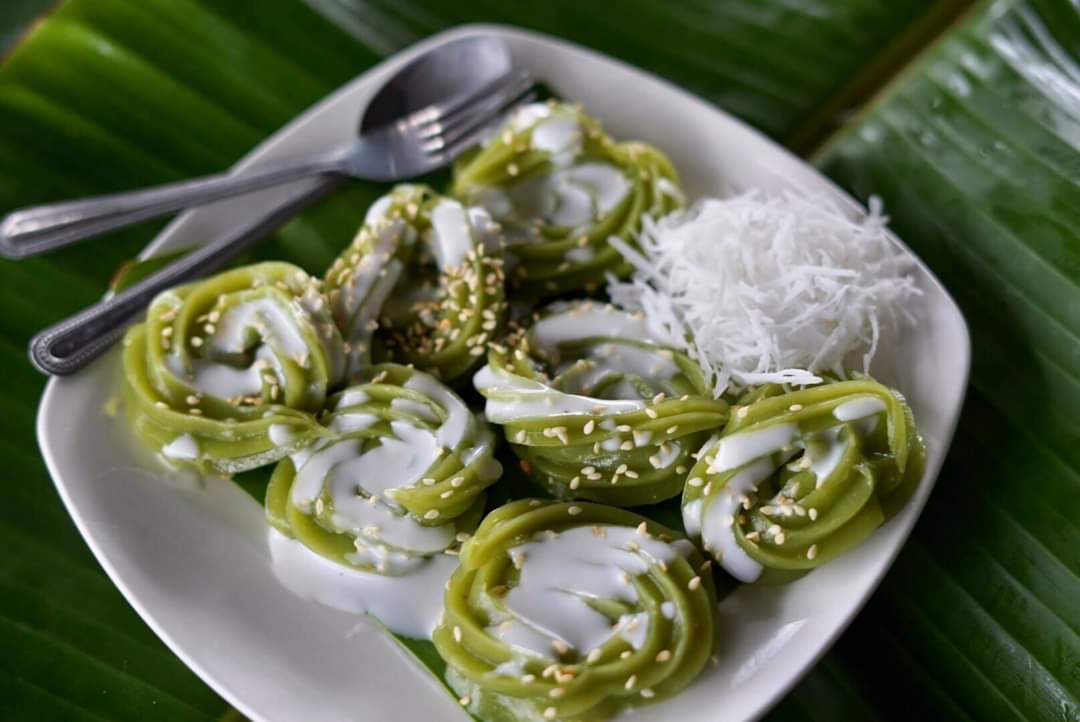 KartasasmitaSB's tweet photo. #Getuk ala Thailand.
For Suistanable Gastronomy dgn memanfaatkan cassava (singkong) yg masih melimpah.
Dan Thai ga perlu bikin #FoodEstate segala rupa. Ehhh ๐๐ https://t.co/rQNGFI7DIK
