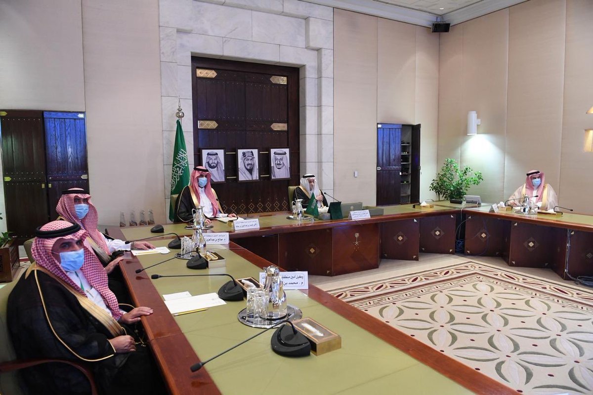 كرم سمو أمير منطقة الرياض في مكتبه بقصر الحكم اليوم الفائزين في مسابقة تطوير منتزه جبل أبو مخروق، بحضور سمو أمين المنطقة.. riyadh.gov.sa/ar/Pages/News/…