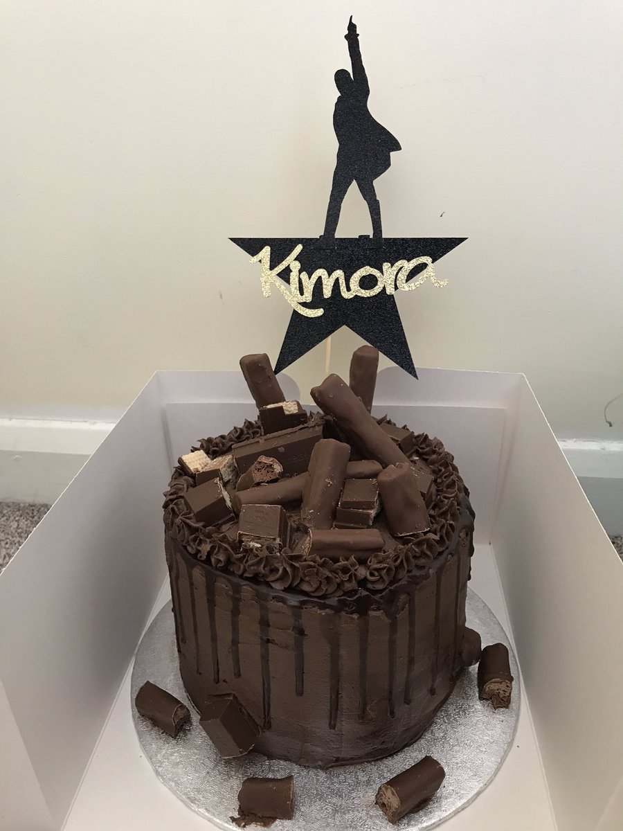 EmmaKuiiri's tweet photo. We are all absolutely obsessed with @HamiltonMusical  and @Lin_Manuel  in our house so for kimoras 14th birthday this is the cake I got her 🤩🥰 https://t.co/y70Xa5DfCq