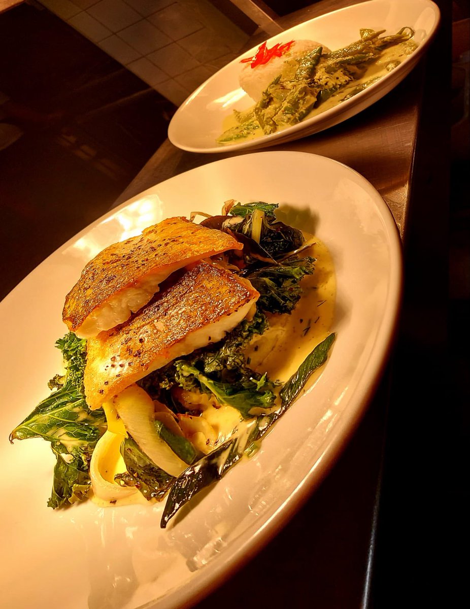 TheBlackburne's tweet photo. Pan Roasted Seabass,Garlic and chive Potato cake ,Wilted Greens dill cream
Perfect for a cold Tuesday night
Get yourself down Liverpool’s best pub
#foodliverpool #fish #liverpoolrestaurants #tuesdayvibes #pubgrub #wanderingliverpool #liverpoolnews #tuesdaymood #foodporn https://t.co/FpKiEh2SQ9