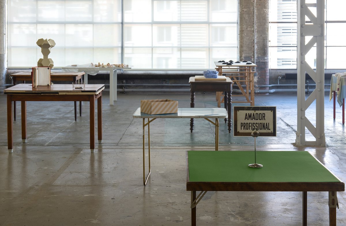 Fr_BARRA's tweet photo. Pour changer...
" La Vie des tables " #Exposition étonnante au Centre d'#art contemporain d'#IvrysurSeine (#ValDeMarne) #Credac 😃
Pendant le confinement, 49 #artistes ont composé une #installation sur une simple #table 🪑
Photos (c) M. Domage sur le site https://t.co/ebzebA91y9 https://t.co/wSpdEu1v1n