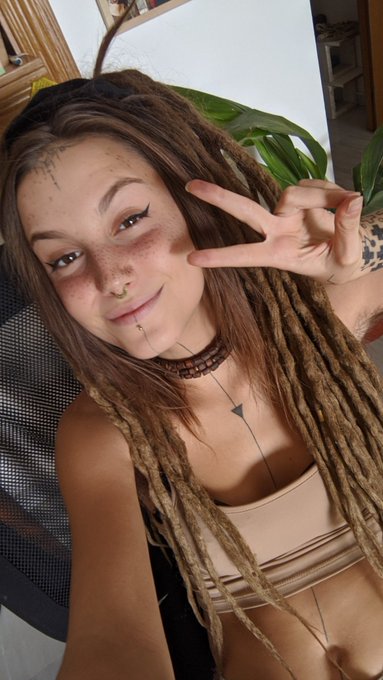 I'll be streaming in 15 minutes. Come hang out if you want x https://t.co/8HM7nDnhBp