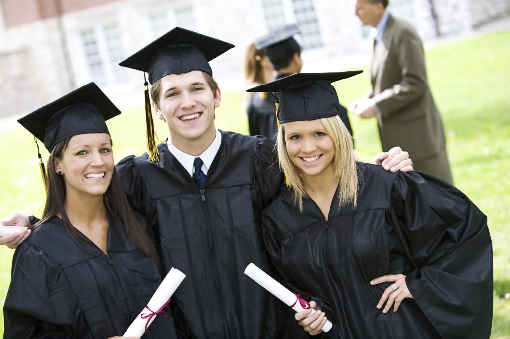 High school seniors, apply for all the #Scholarships you qualify for from this newly updated list-75 scholarships!
https://t.co/DdIcR9NE5d https://t.co/yluW2ewwjz