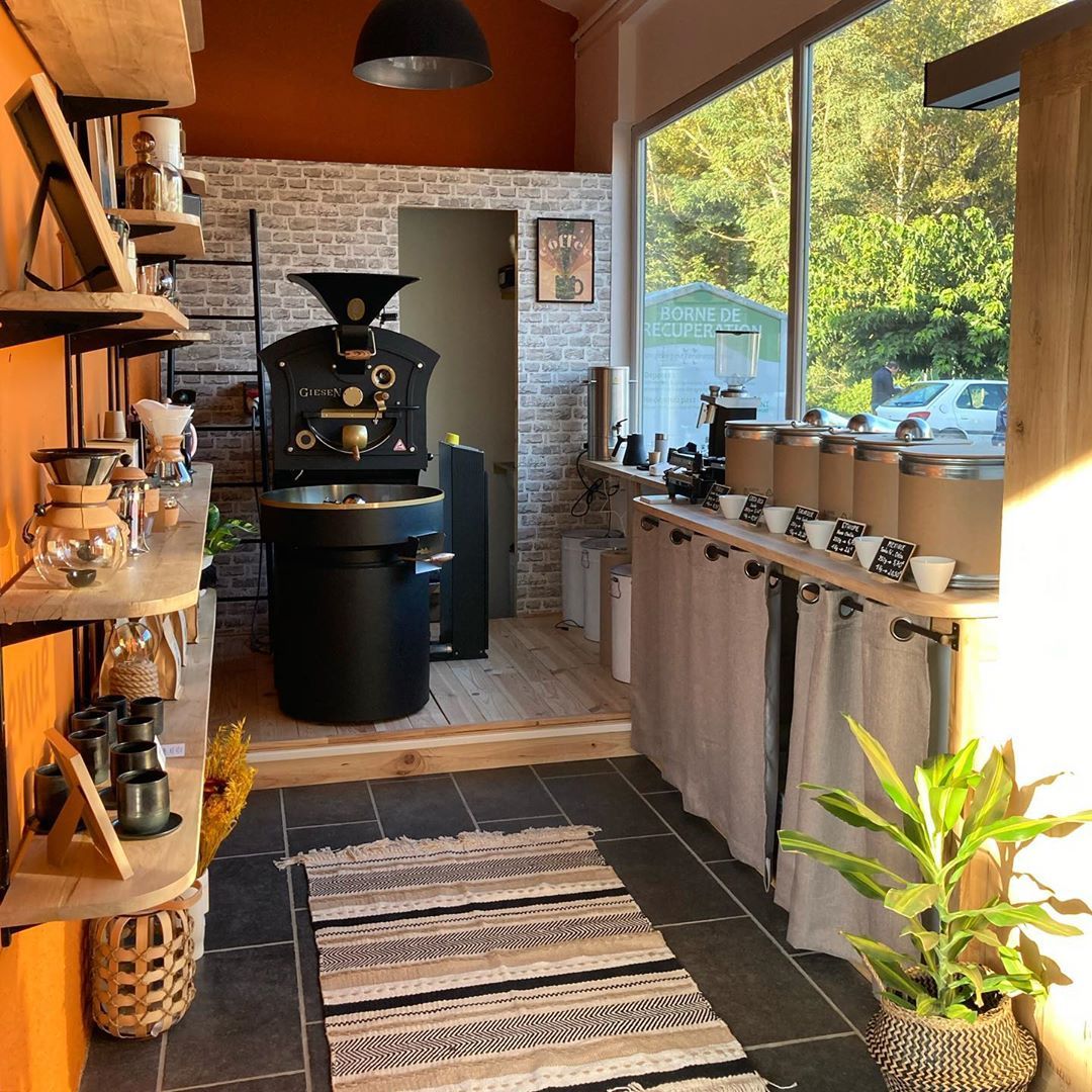Great looking setup 🔥 What do you think of this roastery?

📷 La Fabrique Torrefaction