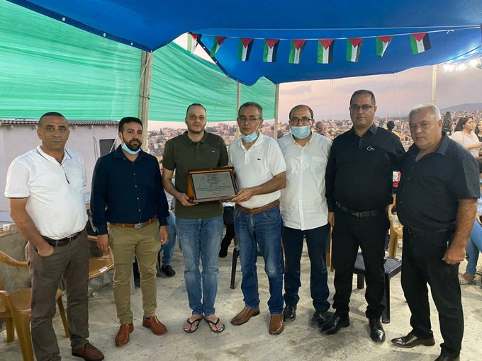 ptr_dvd's tweet photo. ח"כ אבו-שחאדה כ"כ רגיש שקשה לו עם כינוס לזכר גנדי ז"ל.
אלא שאבו-שחאדה מעניק תעודות הוקרה למחבלים מטעם בל"ד.
בל״ד מפרסמת ברכות למחבלים. הם מתוארים כגיבורים והמפלגה מבטיחה כי הם ״לעולם לא יכרעו ברך״.
בג"ץ התעלם מס' 7א לחו"י הכנסת.
זו לא מהפכה חוקתית - הרי מתעלמים מחו"י.
סתם מהפכה. https://t.co/m7DIW17ufN