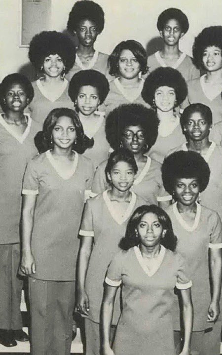 dst_HAC1913's tweet image. It’s Homecoming Season! What’s a homecoming without a Royal Coronation!?! Join Houston Alumnae Chapter as we celebrate Royal Coronation: Paraphernalia Through the Decades. Today we highlight:
1970s!

#dst1913 #dsthac #collegiateconnection