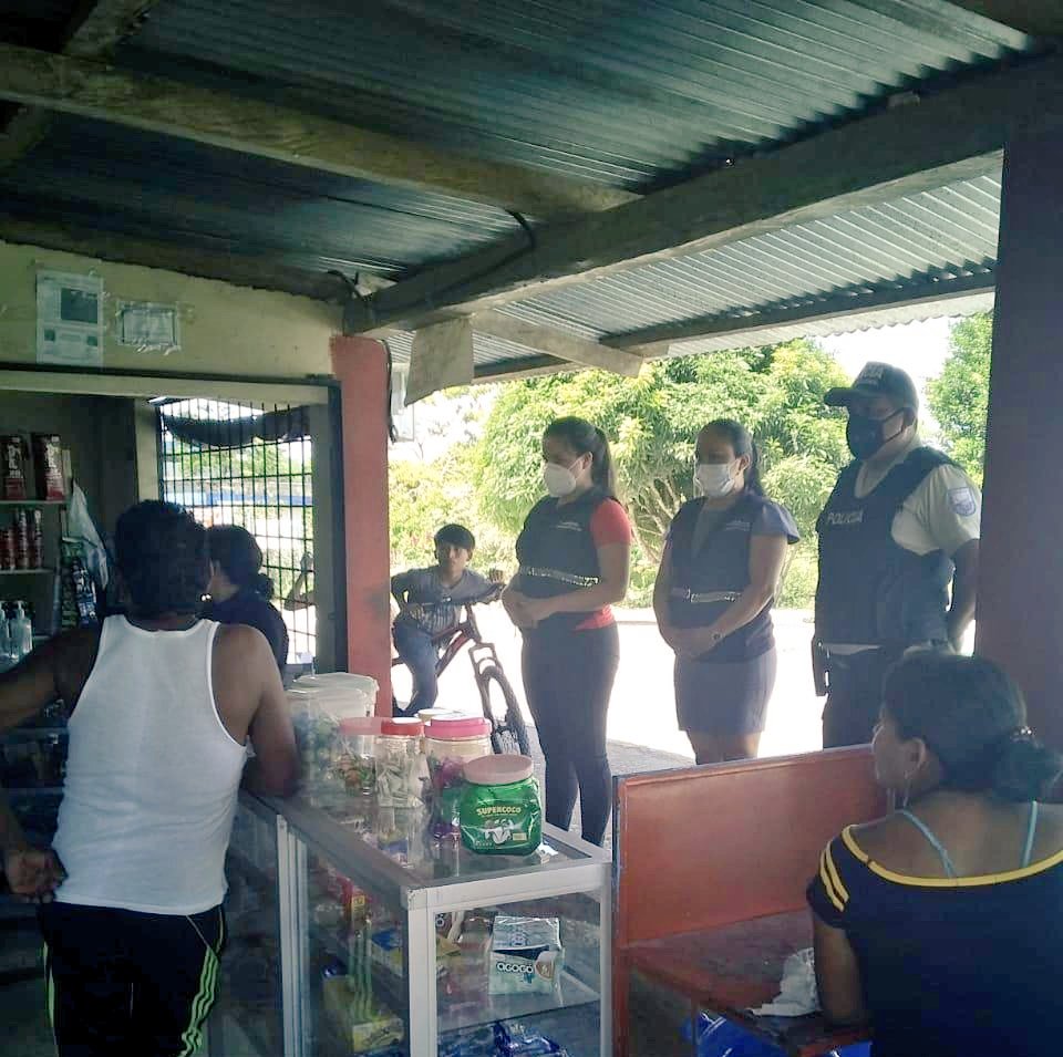 Gobersucumbios's tweet photo. @Gobersucumbios
@albaro_beltran
La Comisaría Nacional de Policía en coordinación con las Tenencias Políticas de #SantaRosa y #Sevilla y personal de @PoliciaEcuador se dio cumplimiento al #OperativoDeControl de #Paf2020 , precios y caducidad de productos de consumo humano. https://t.co/eaZOVBViFV
