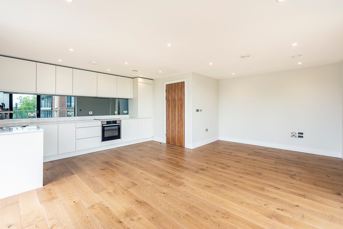Hamptons_GX's tweet photo. To #Let this beautiful high spec 1 bedroom apartment in central #GerrardsCross for £1200pcm. Call us now on 01753 887 737 to arrnage a viewing!
#Hamptons #Lettings #gerrardscross https://t.co/2xPQWb9SSY