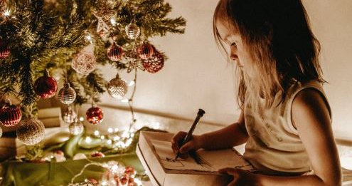 Calling all primary school children across the UK! We have launched our first national Christmas card design competition and we want YOU to get creative and enter. Entries will be judged by award-winning illustrator and designer Dapo Adeola☃❄ literacytrust.org.uk/competitions/n…