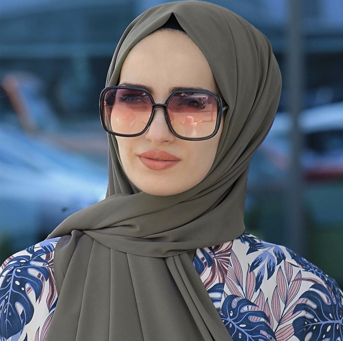 melismacomtr's tweet photo. Kombinlerinde senin tercihin hangisi? Desenli Şallar mı, Düz Şallar mı?
Ürünü daha detaylı incelemek için: https://t.co/3QyIvuBl5M
Kombinlerinin tamamlayıcısı modern ve şık aksesuarlar https://t.co/BMVLb6W9ab’de💫
#tesettur #esarp #scarf #hijab #moda #salı #ekim #indirim https://t.co/OoyHJegTAY